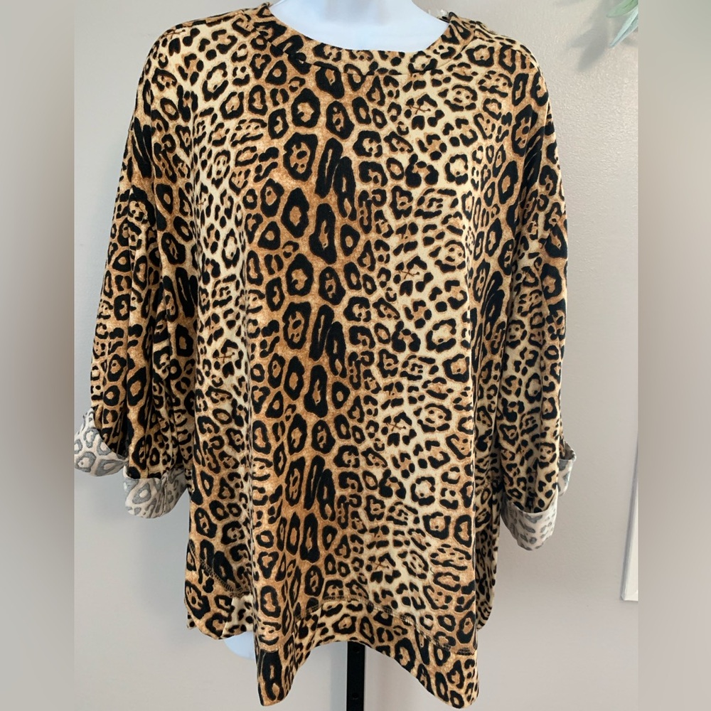 NWT Umgee Leopard Print  Top